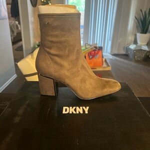 DKNY Booty